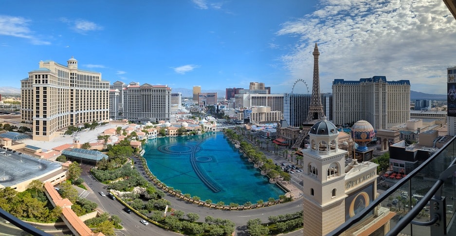 the cosmopolitan of las vegas terrace balcony view bellagio fountains