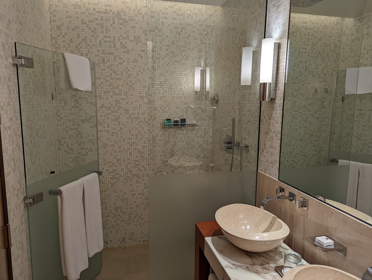 oryx airport hotel doha shower and sinks