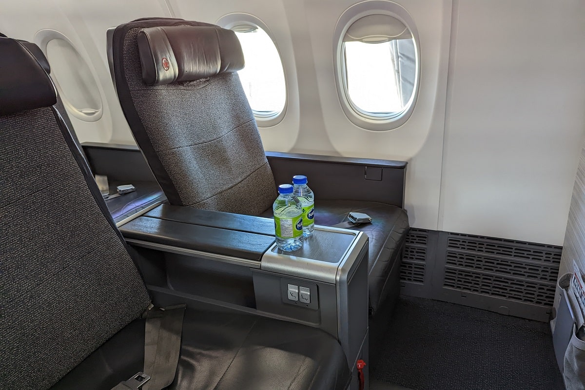 air canada business class 737 max 8 review featured image
