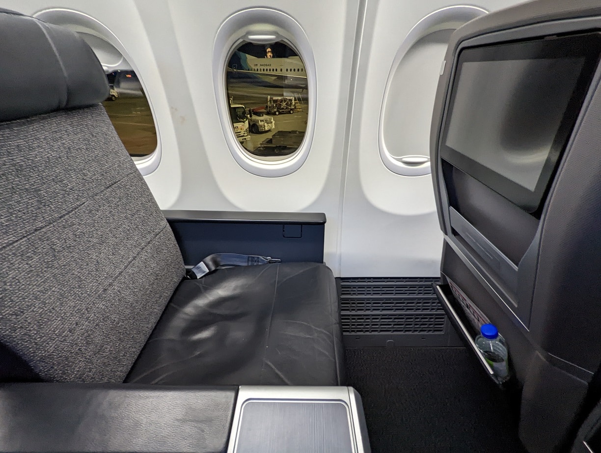 air canada business class 737 max 8 seat