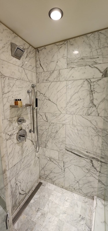 shangri la hotel toronto premier king shower