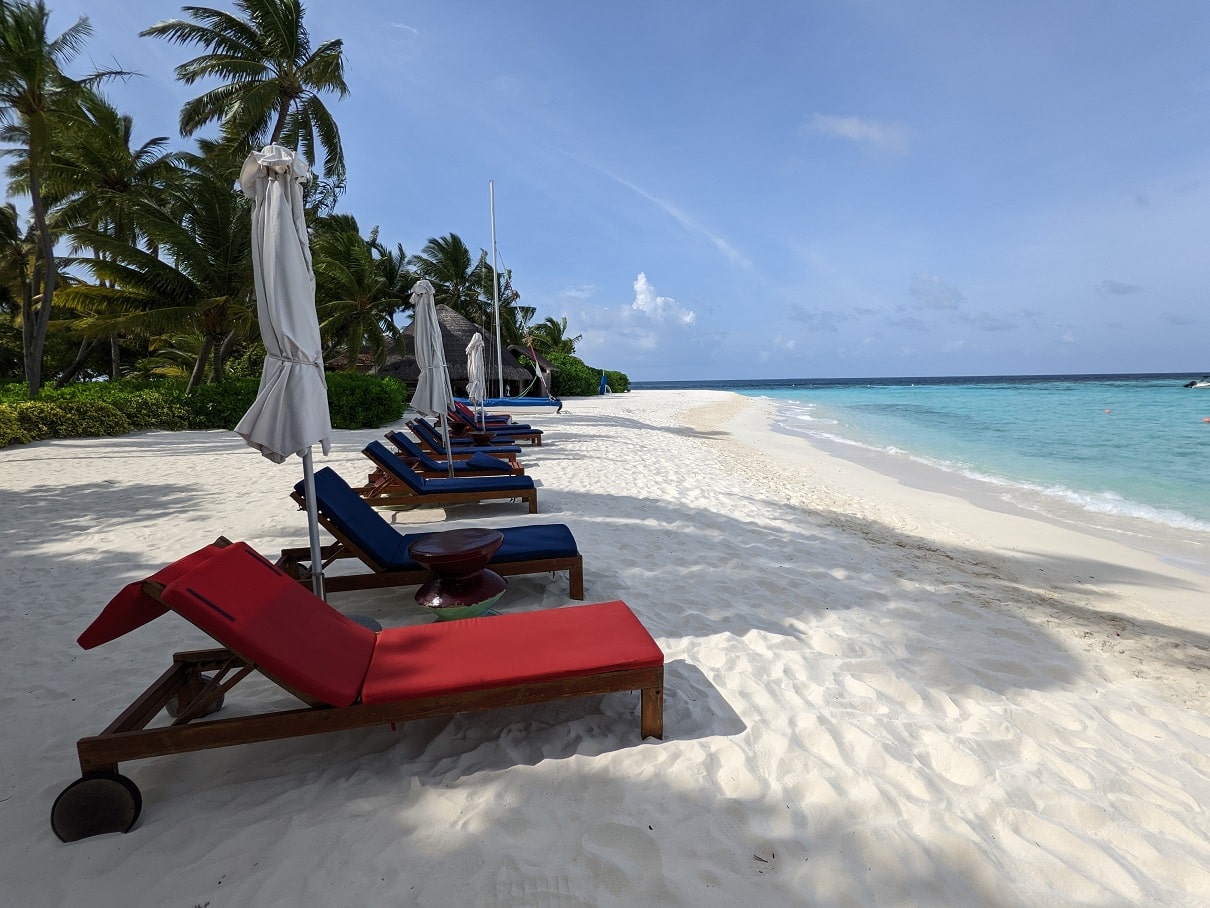 w maldives beach loungers