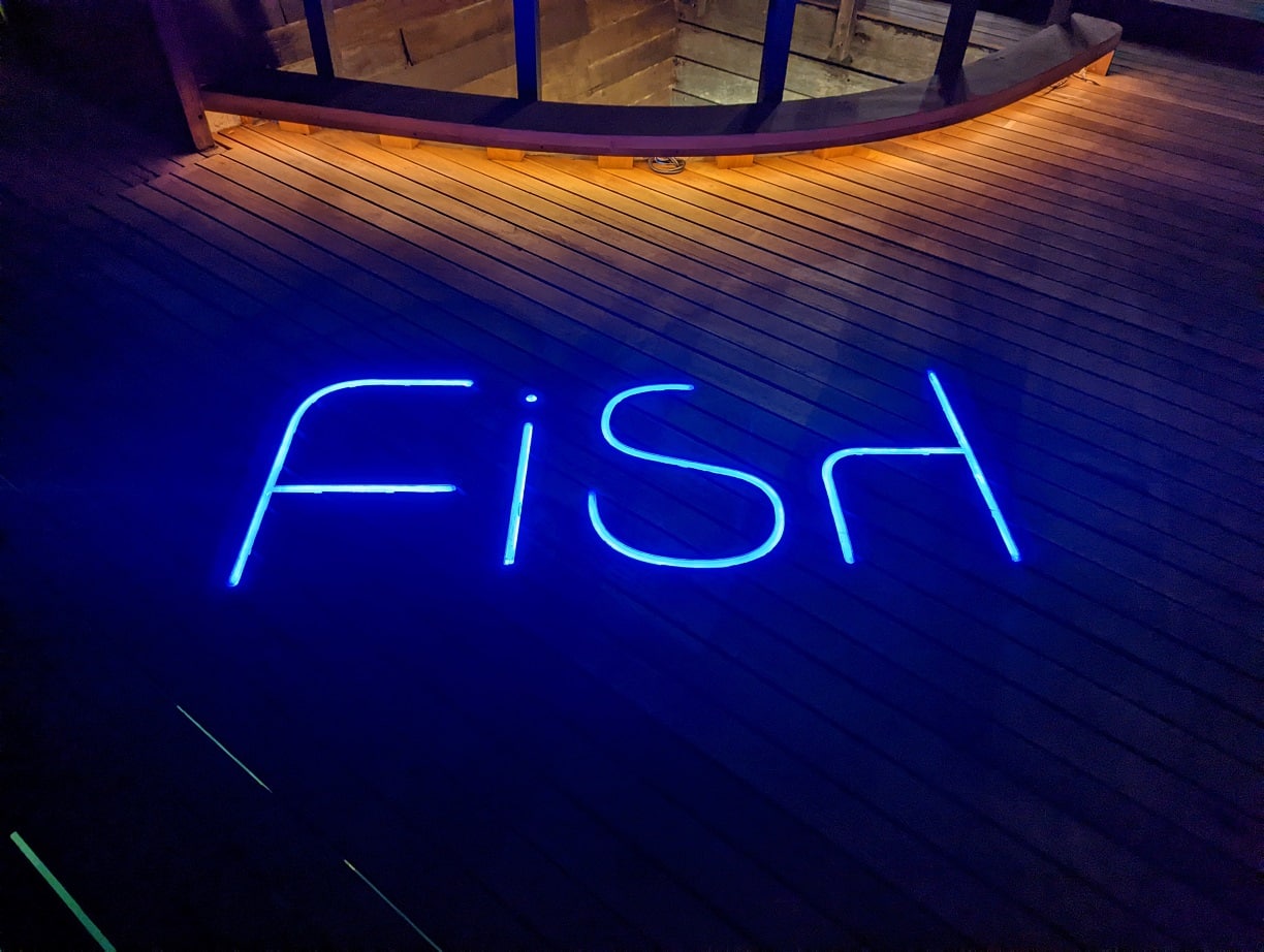 w maldives fish restaurant logo