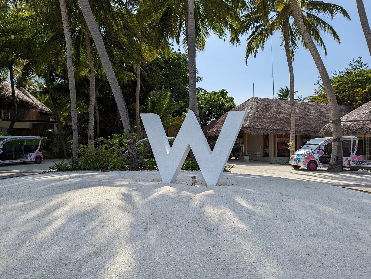 w maldives logo