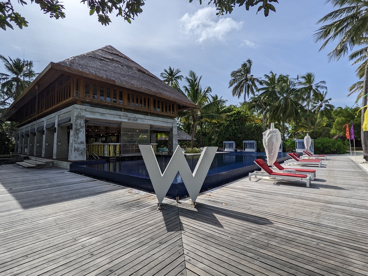 w maldives wet pool bar
