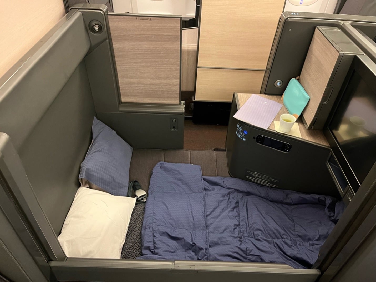 ana the room business class lie flat bed