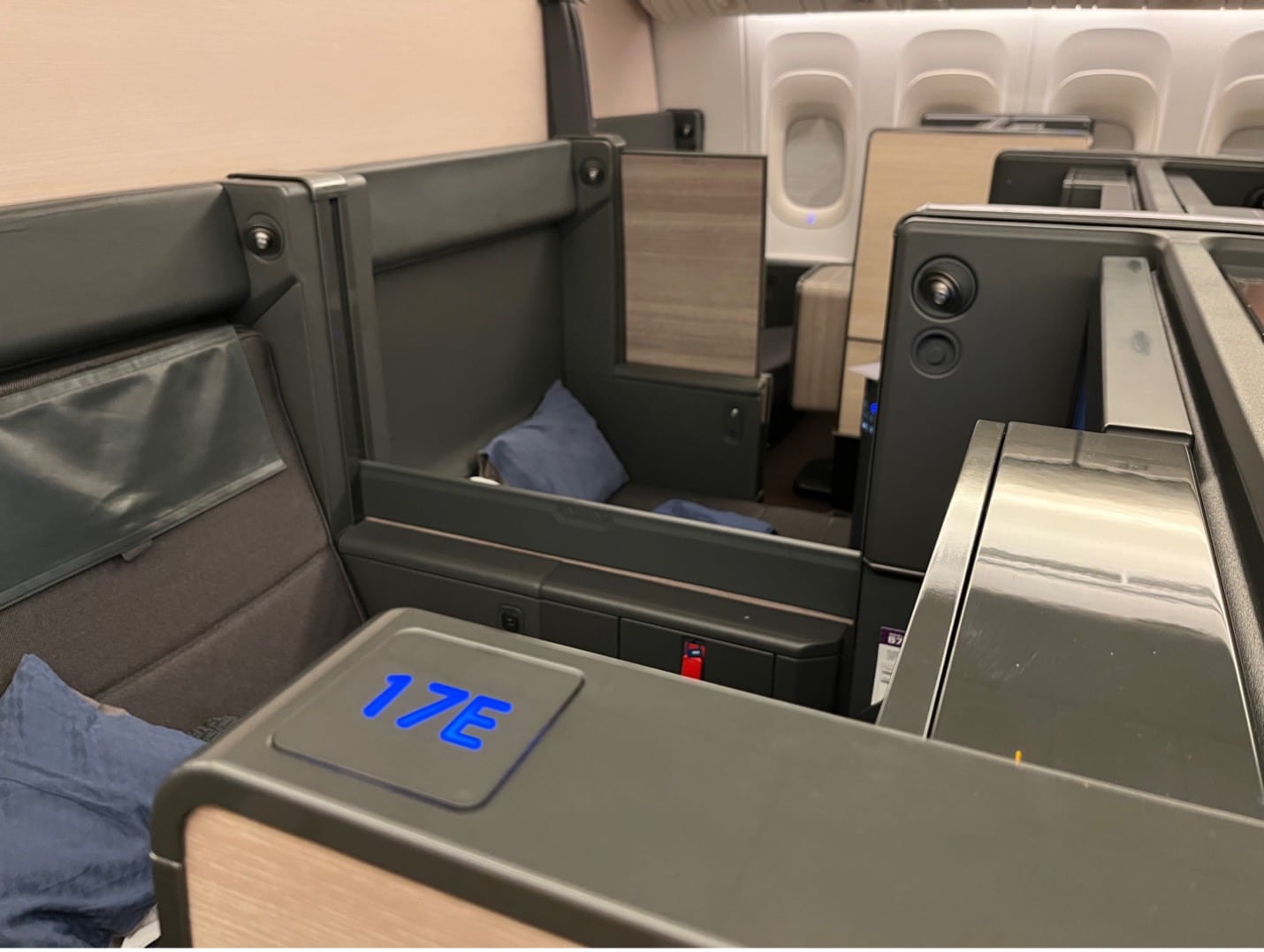ana the room business class seat 17e and 17f