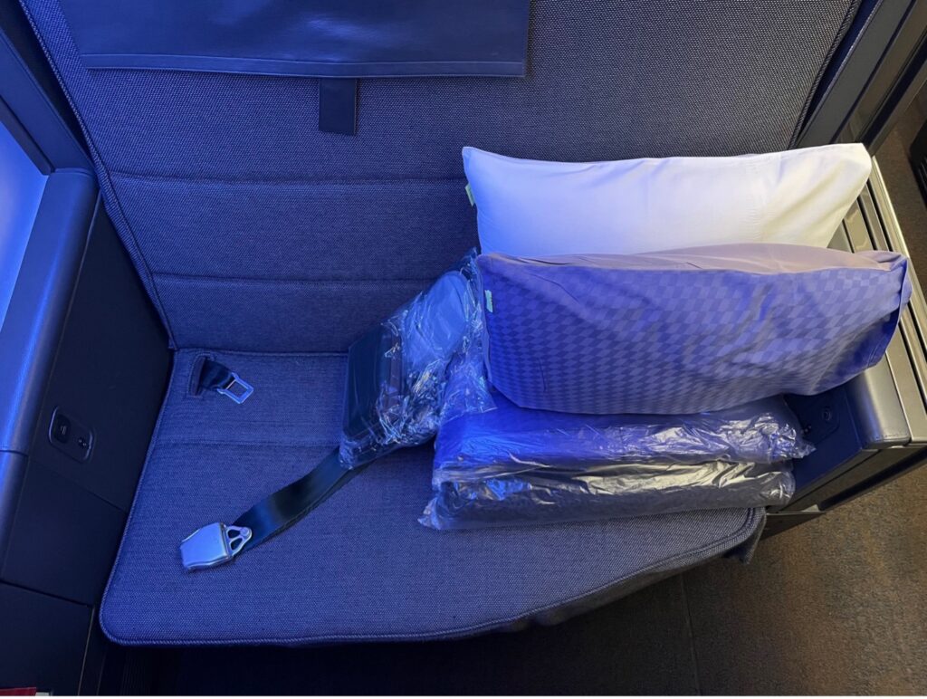 ana the room business class seat amenities