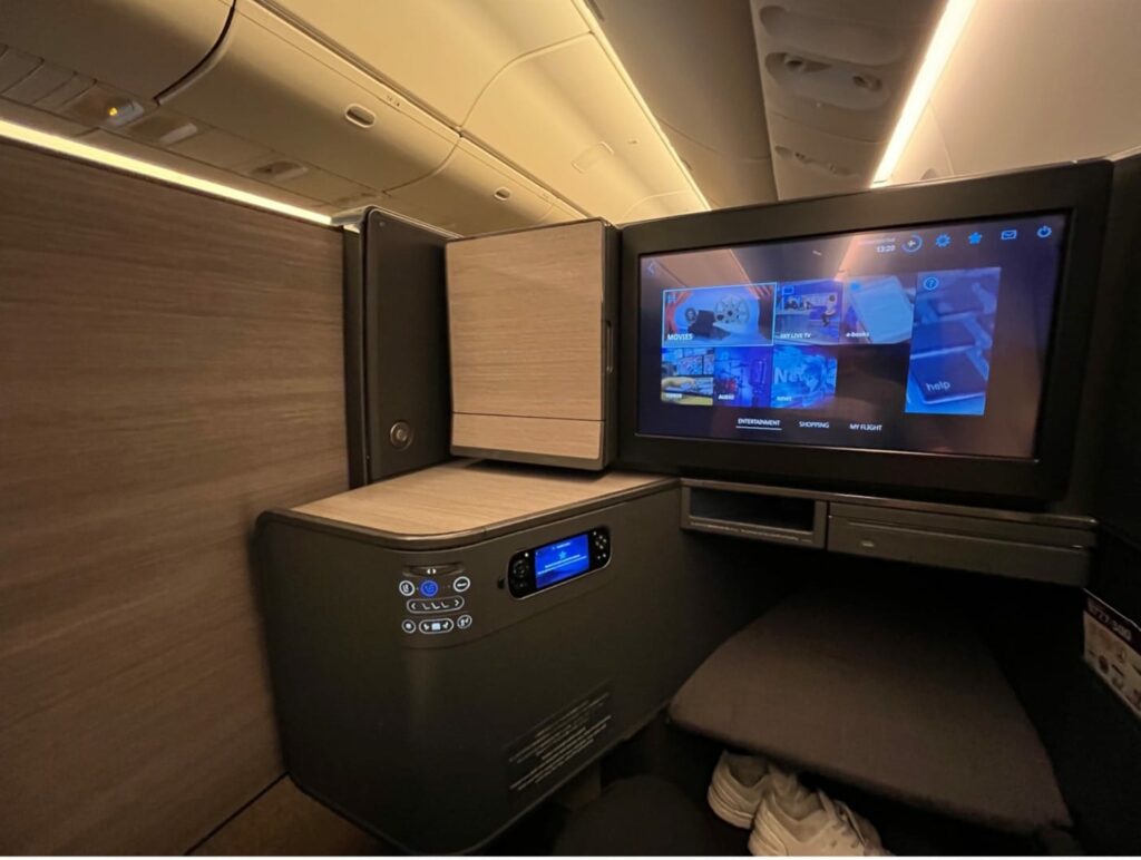 ana the room business class seat with door closed