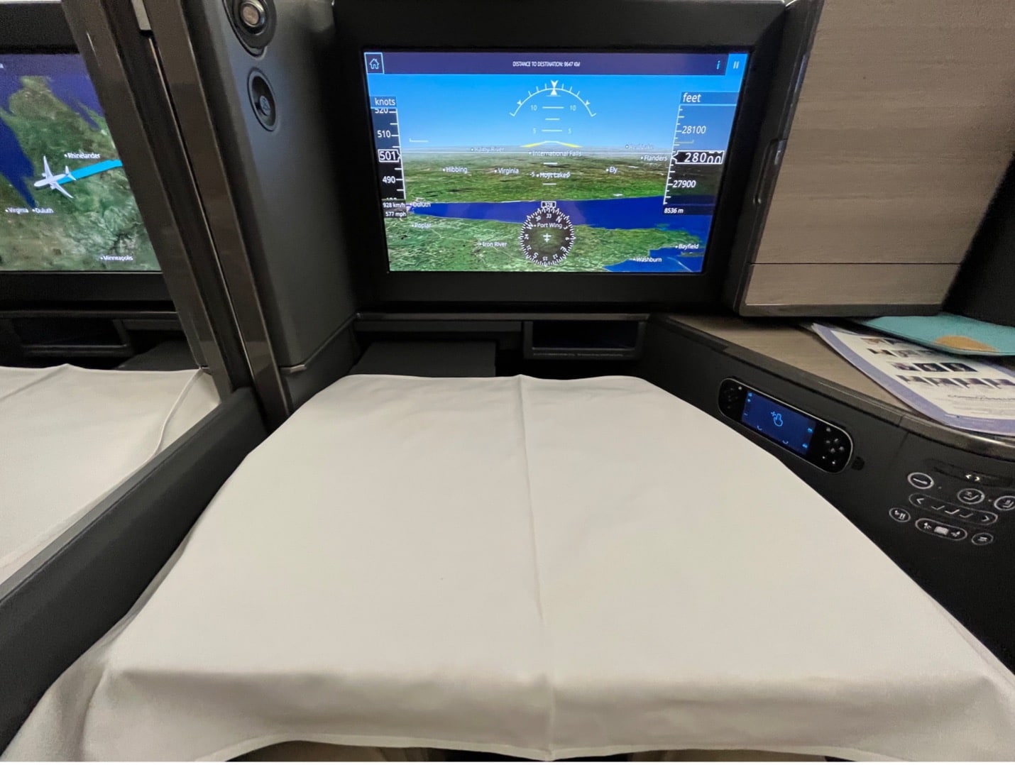 ana the room business class tablecloth