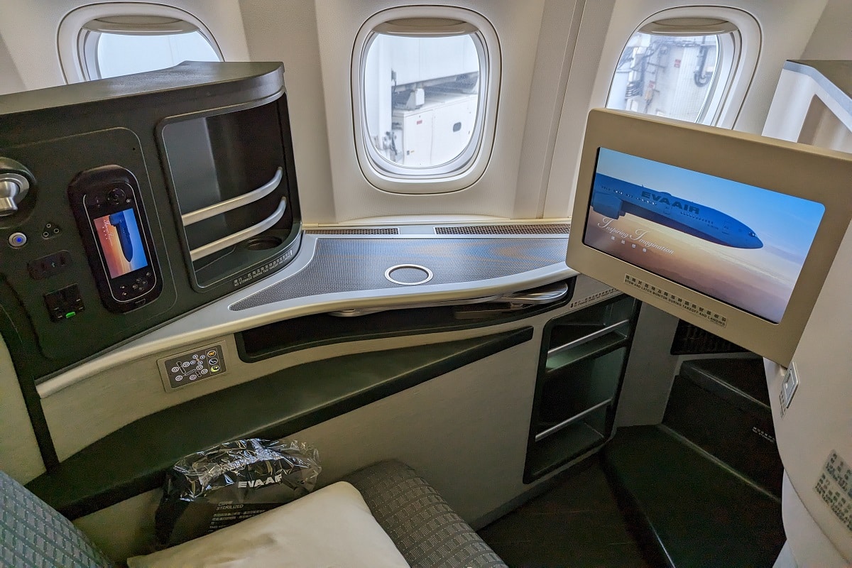 eva air business class review featured image