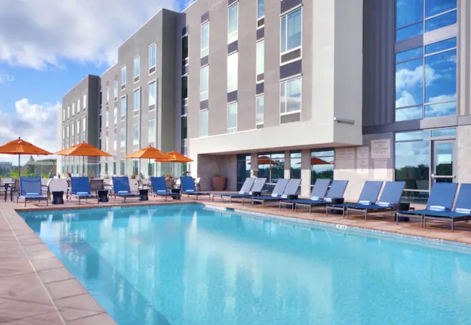 Hampton Inn and Suites Anaheim Convention Center pool area