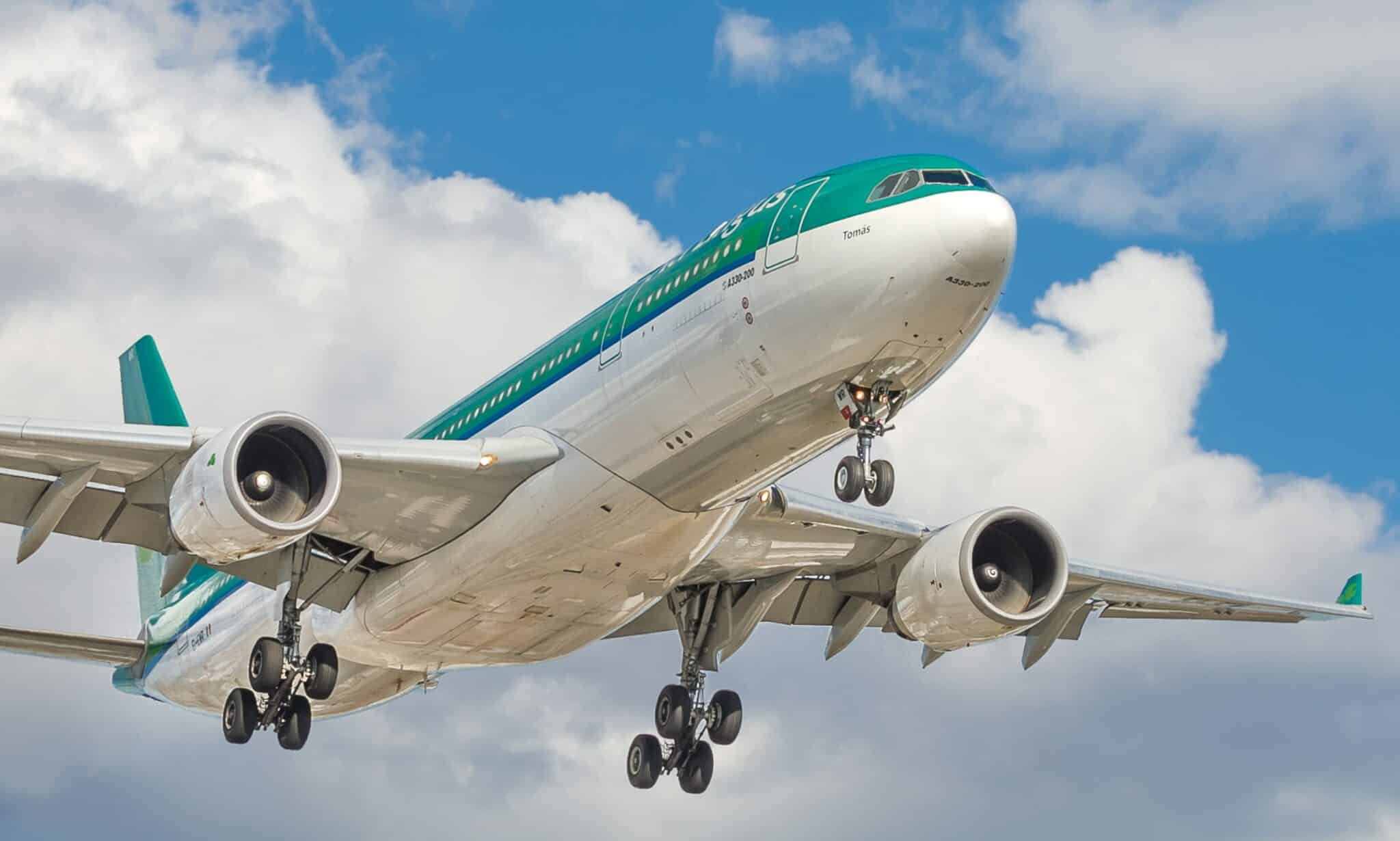 aer lingus a330 aircraft in flight