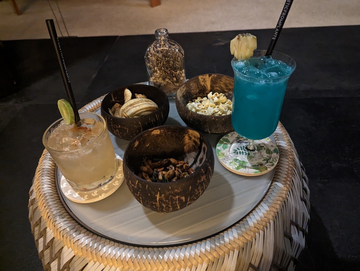conrad koh samui ko lounge cocktails and snacks