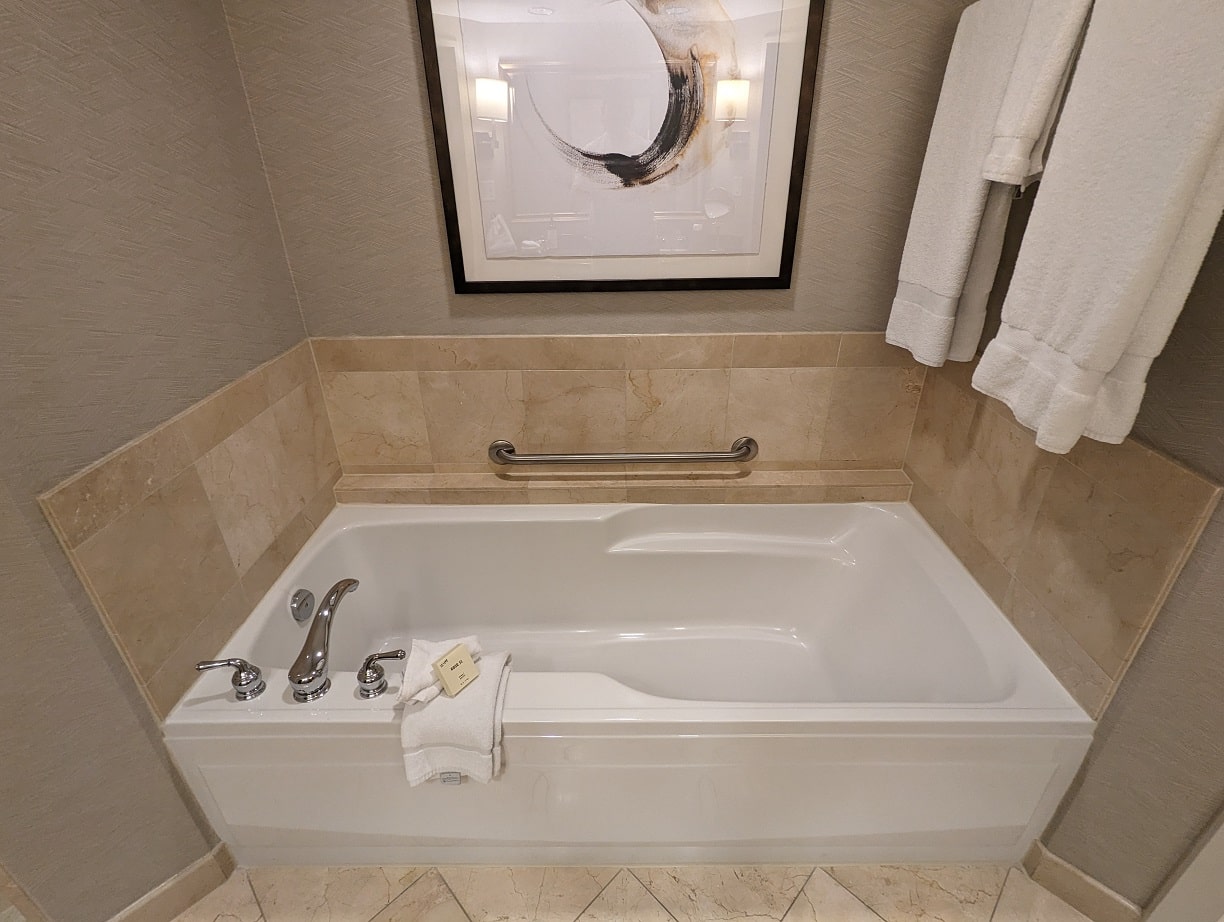 fairmont vancouver airport deluxe room bathroom bathtub