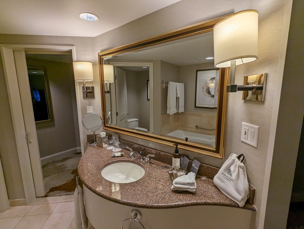fairmont vancouver airport deluxe room bathroom vanity