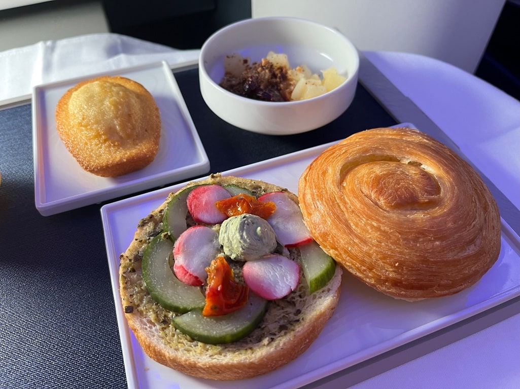 air france business class a350 croissant snack