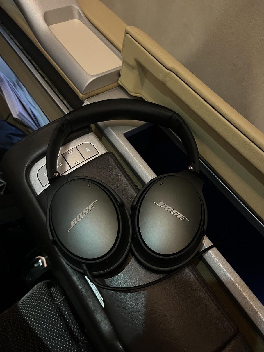 lufthansa first class a340 bose headphones