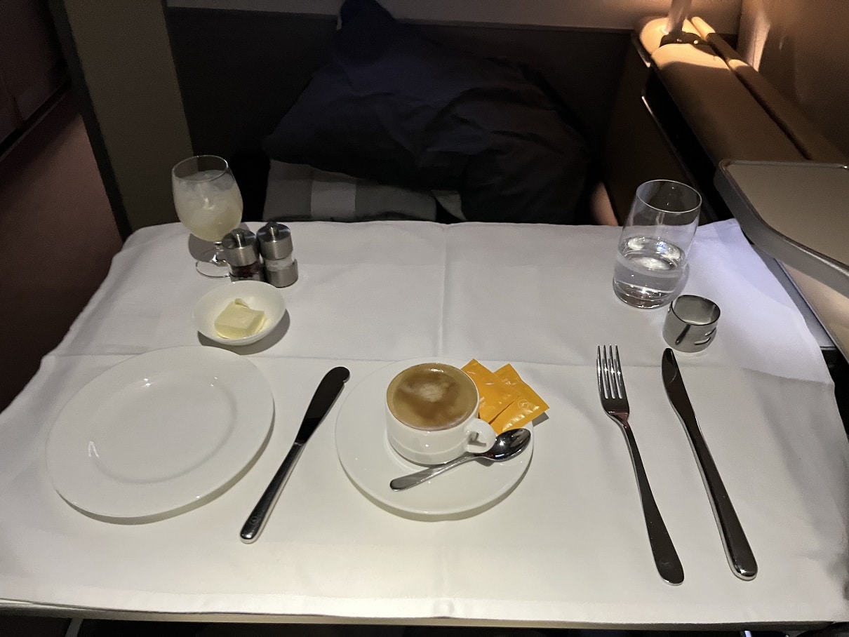 lufthansa first class a340 breakfast table set