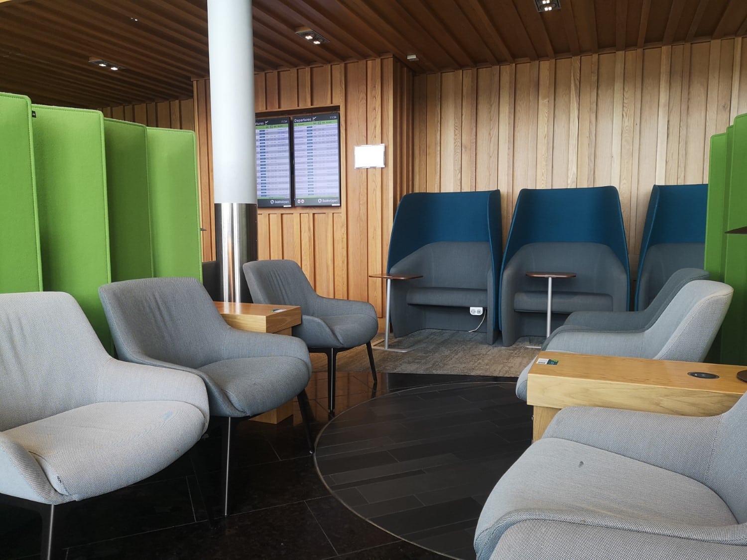 Lounge seating in the 51st & Green airport lounge at Dublin airport.