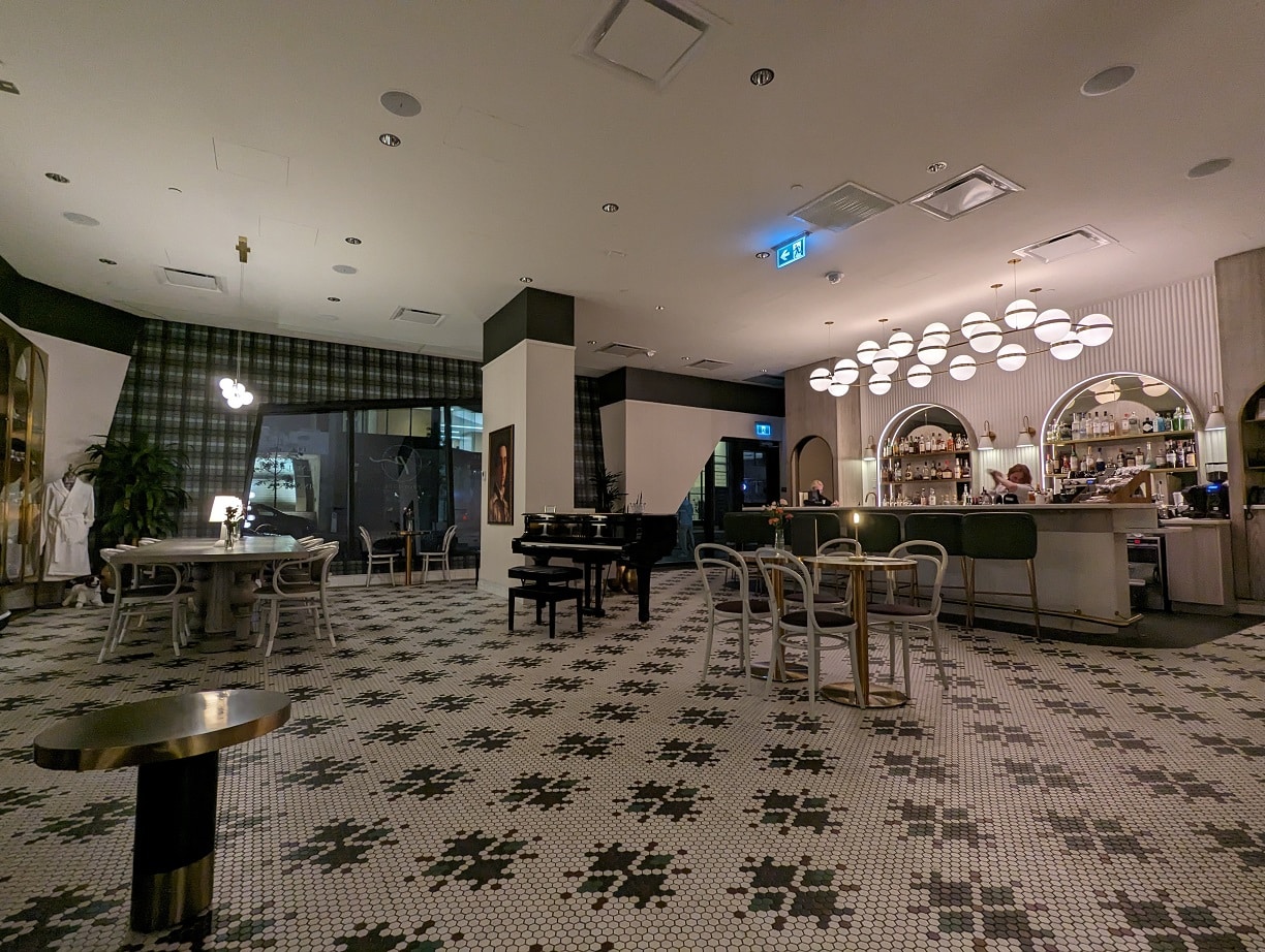 prologue lounge dorian calgary hotel