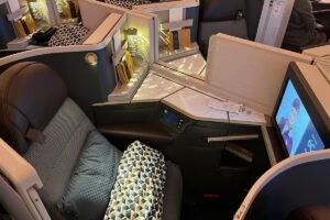 etihad airways business class a350 review featured image