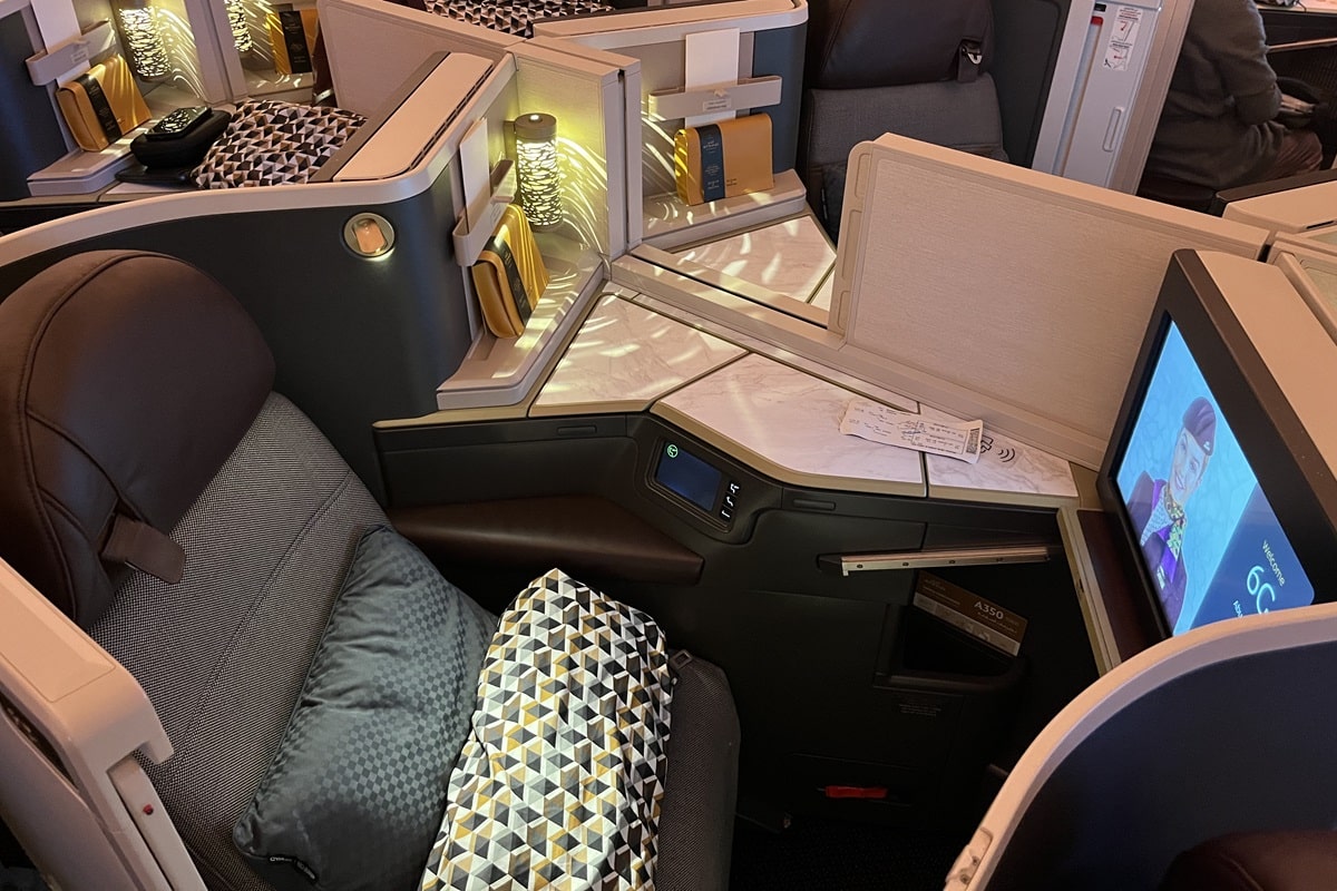 etihad airways business class a350 review featured image