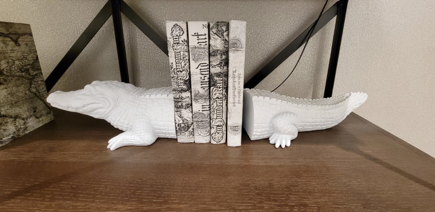 Alligator bookends at the JW Marriott New Orleans hotel.