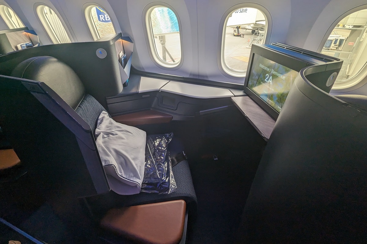 westjet business class boeing 787-9 review featured image