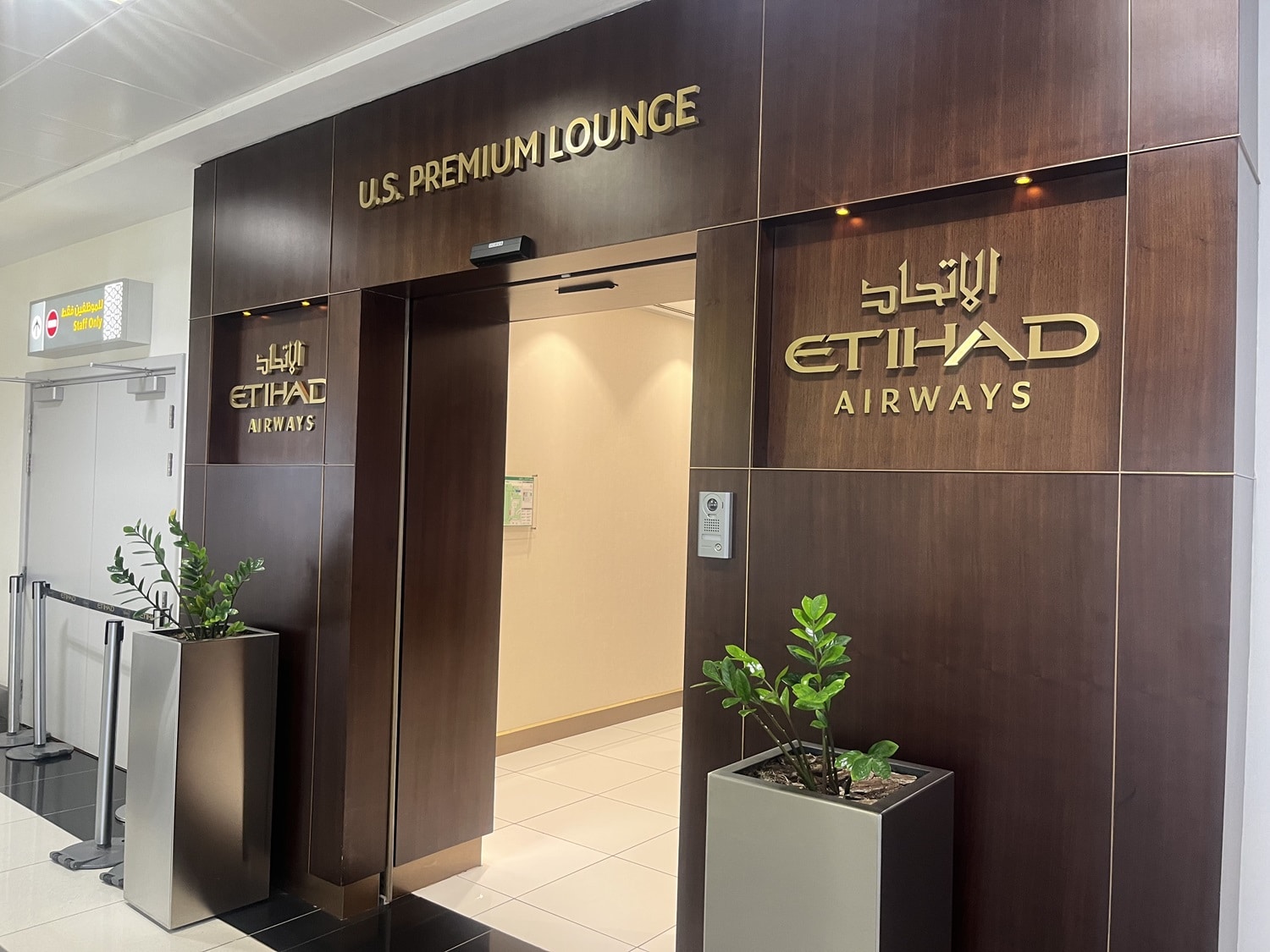 etihad airways us premium lounge abu dhabi airport