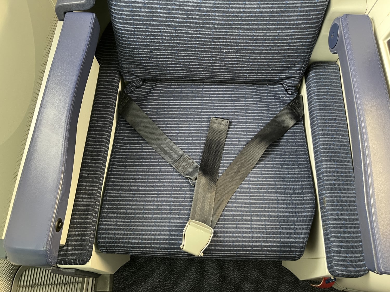 ana business class 787 seat bottom