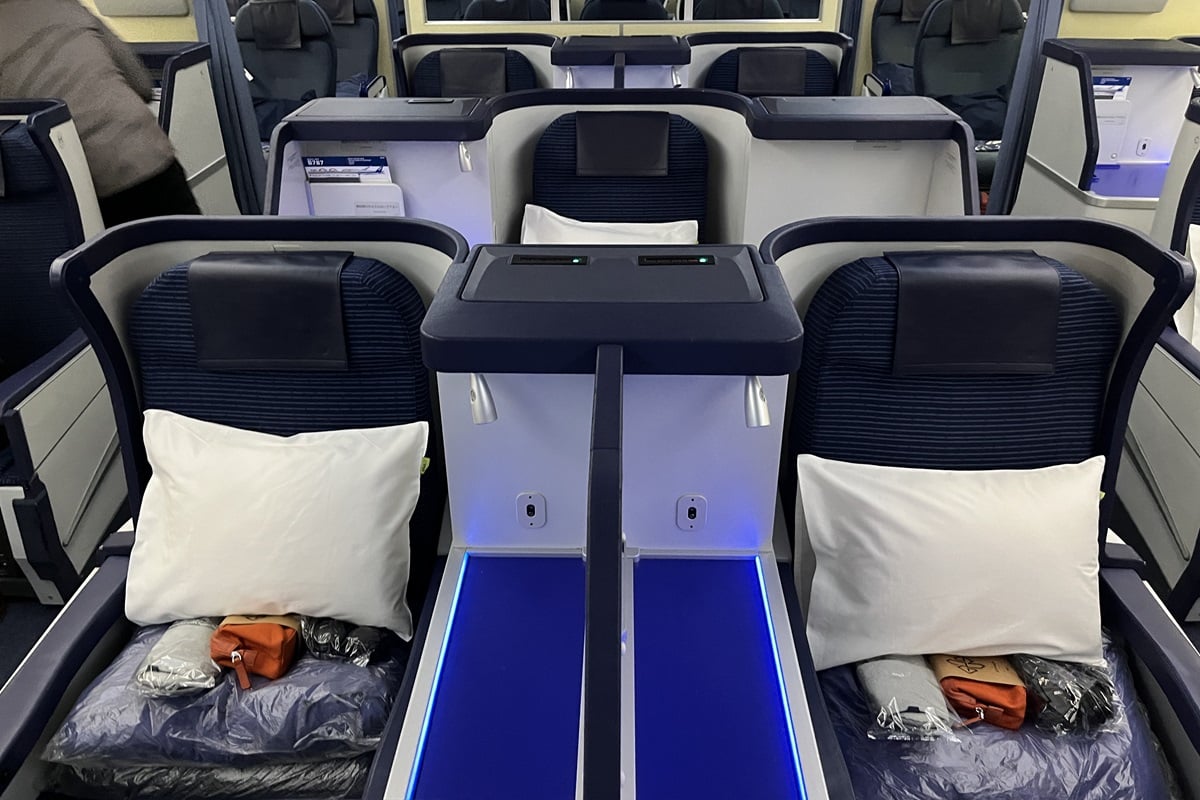 ana business class boeing 787 review featured image