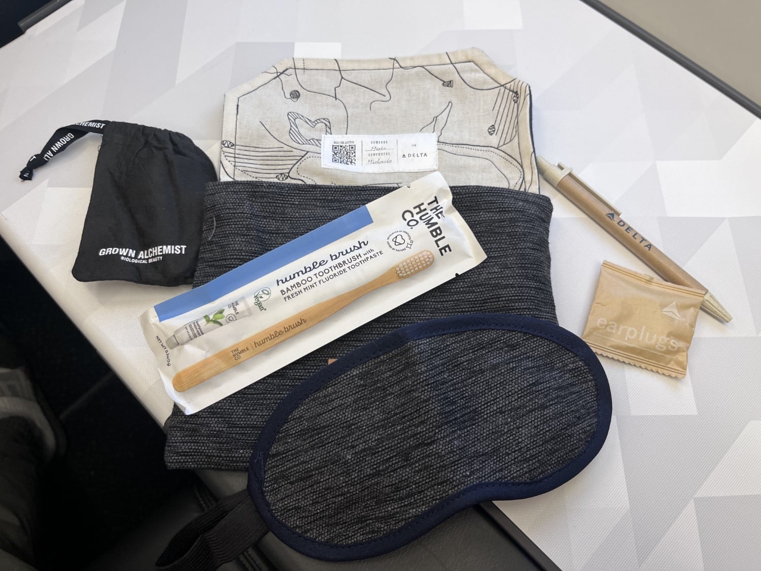 delta one amenity kit contents