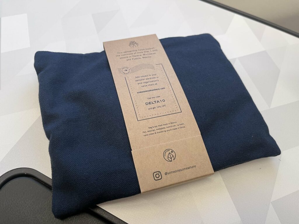 delta one business class amenity kit back