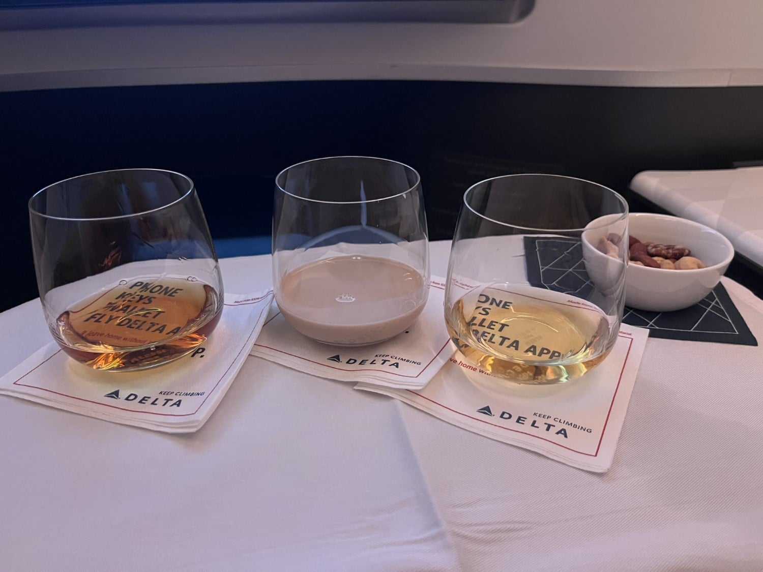 delta one business class bourbon whiskey tasting flight