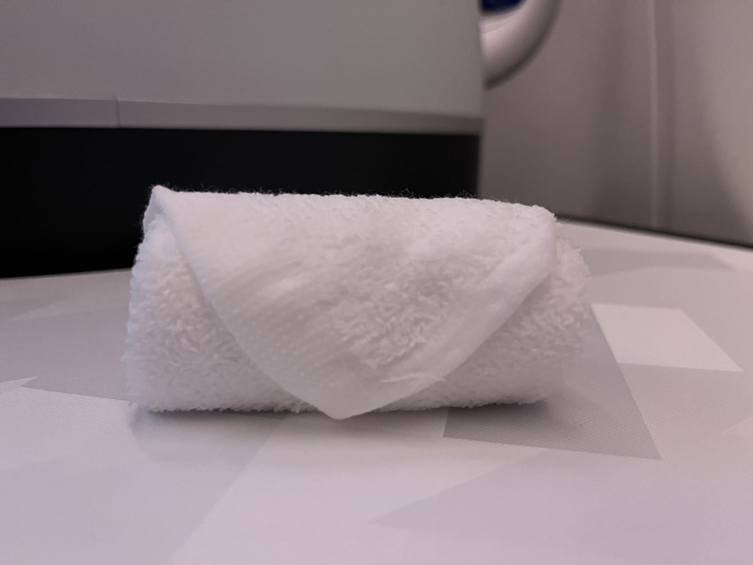 delta one business class hot towel service