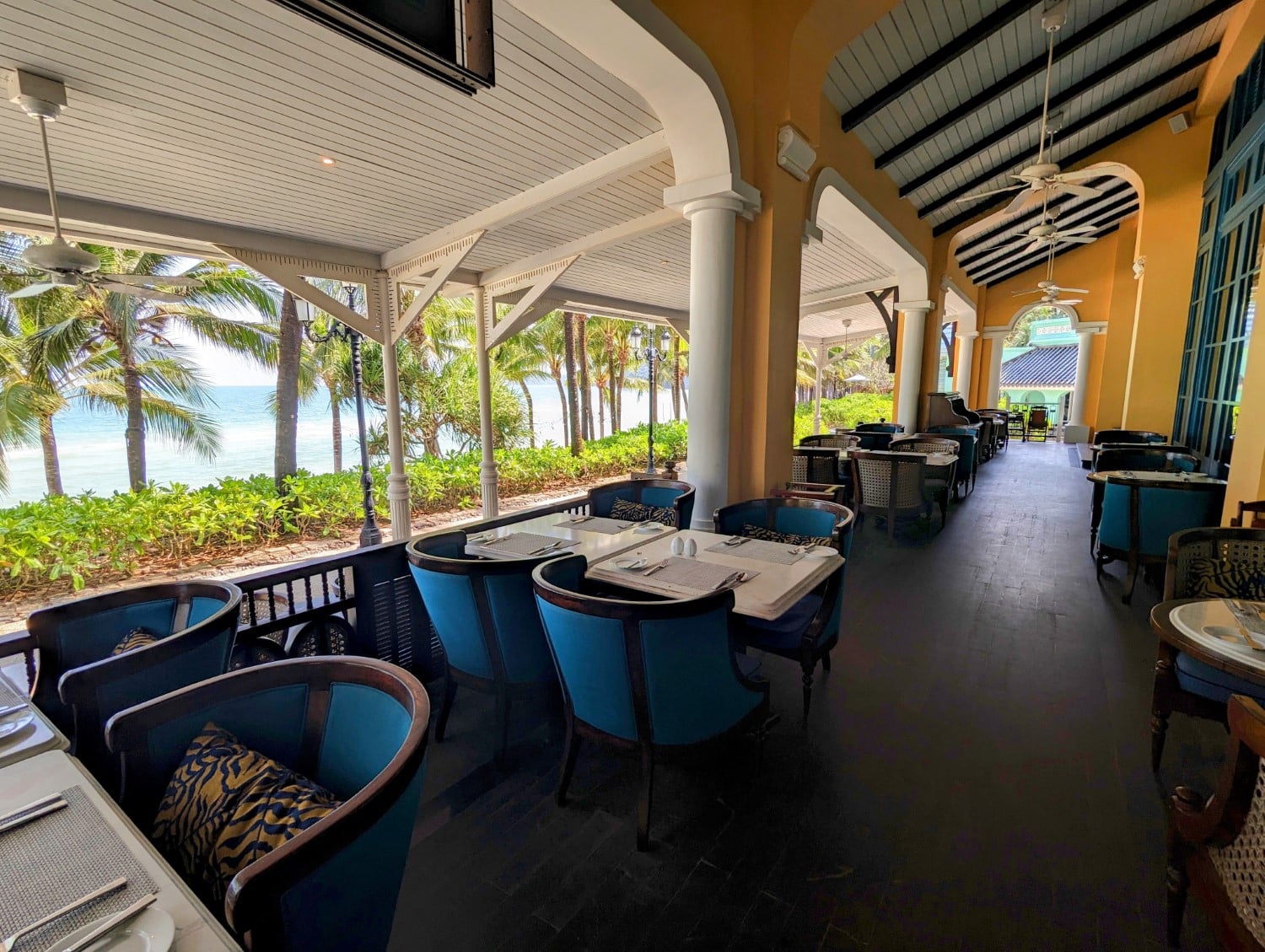 jw marriott phu quoc emerald bay resort & spa tempus fungit restaurant outdoor seating