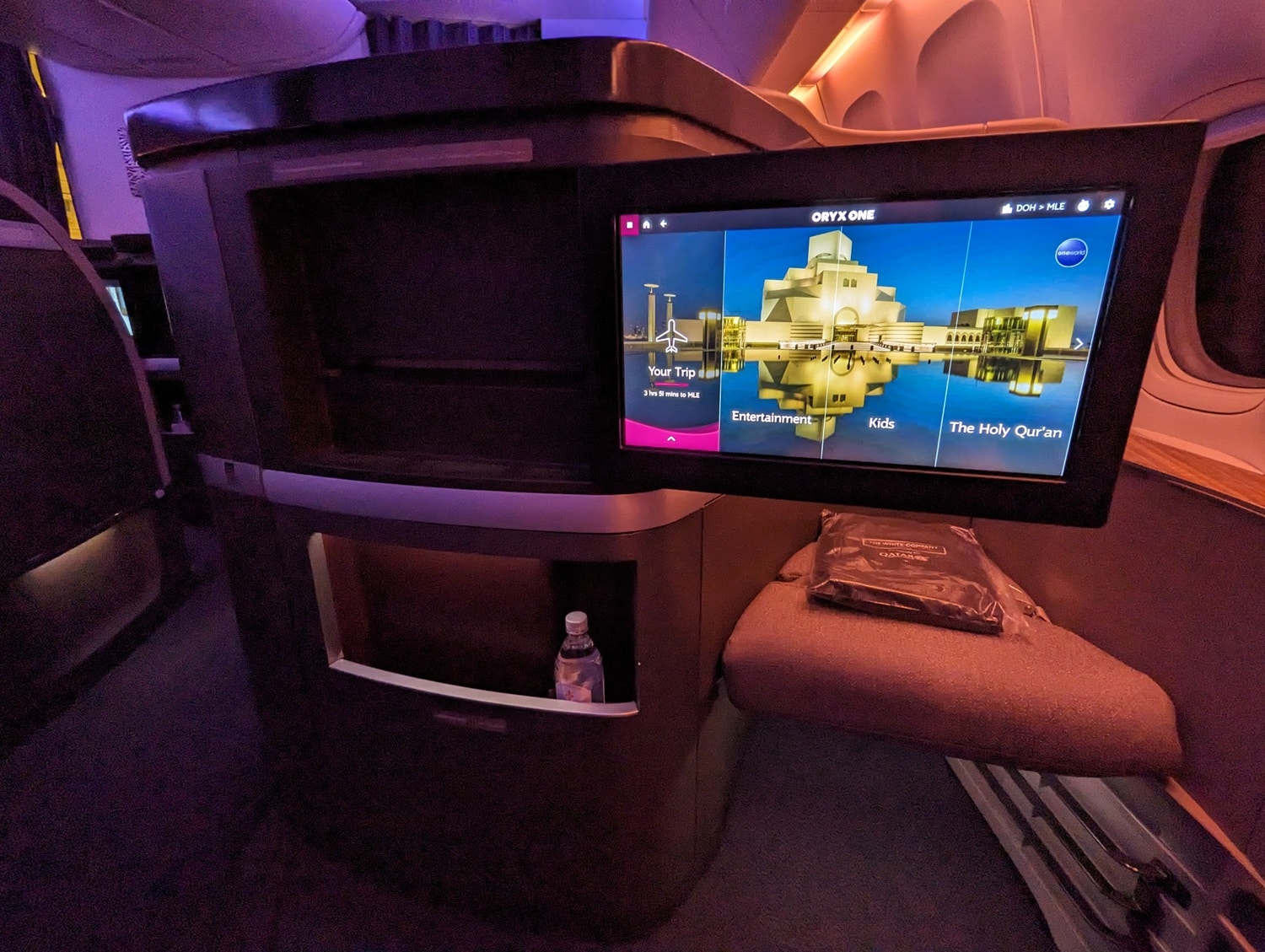 qatar airways first class 777-300er entertainment console extended