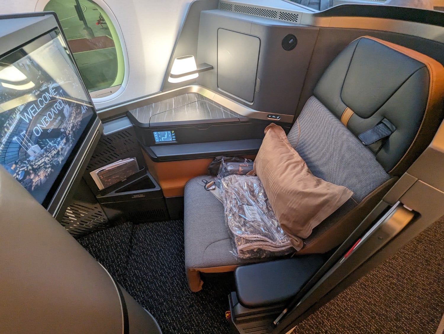 Starlux airlines A350 business class seat.