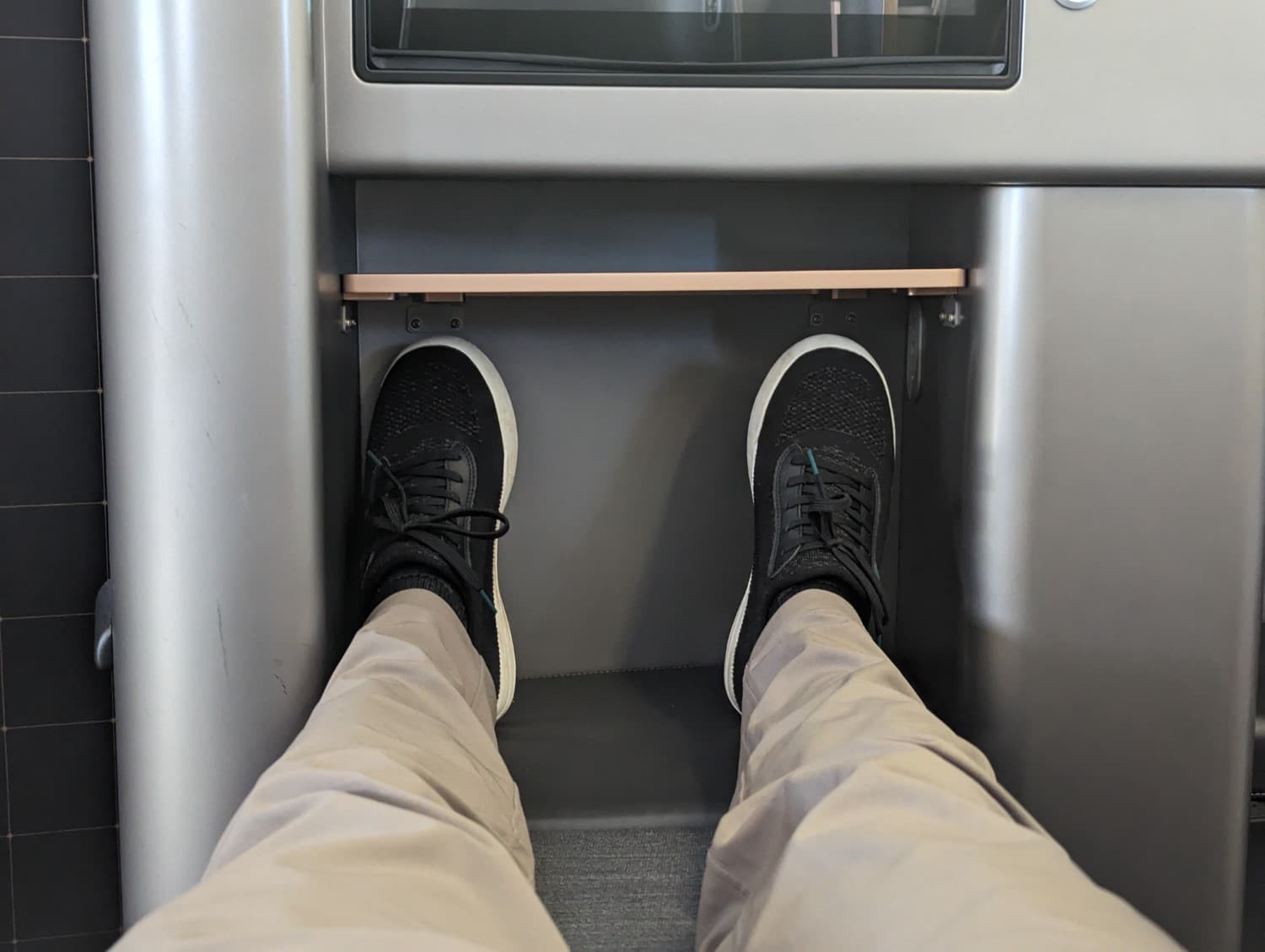 starlux business class a321neo footwell