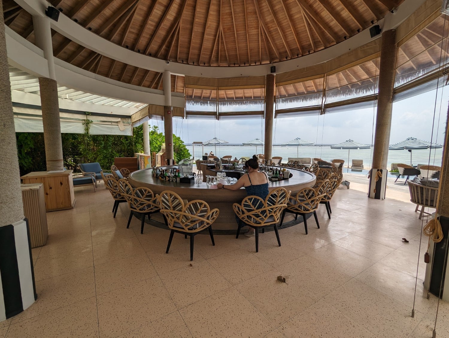 le meridien maldives resort & spa riviera tapas and bar seating