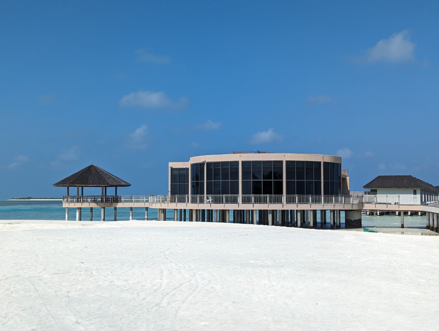 le meridien maldives resort & spa tabemasu restaurant exterior