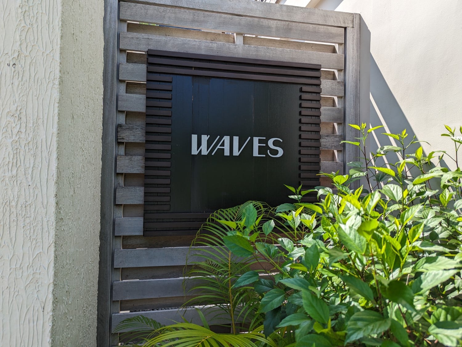 le meridien maldives resort & spa waves cafe sign