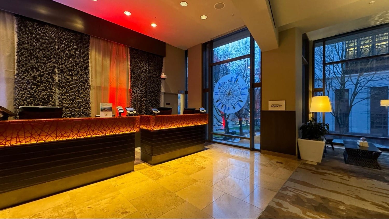 renaissance seattle hotel lobby check-in desk