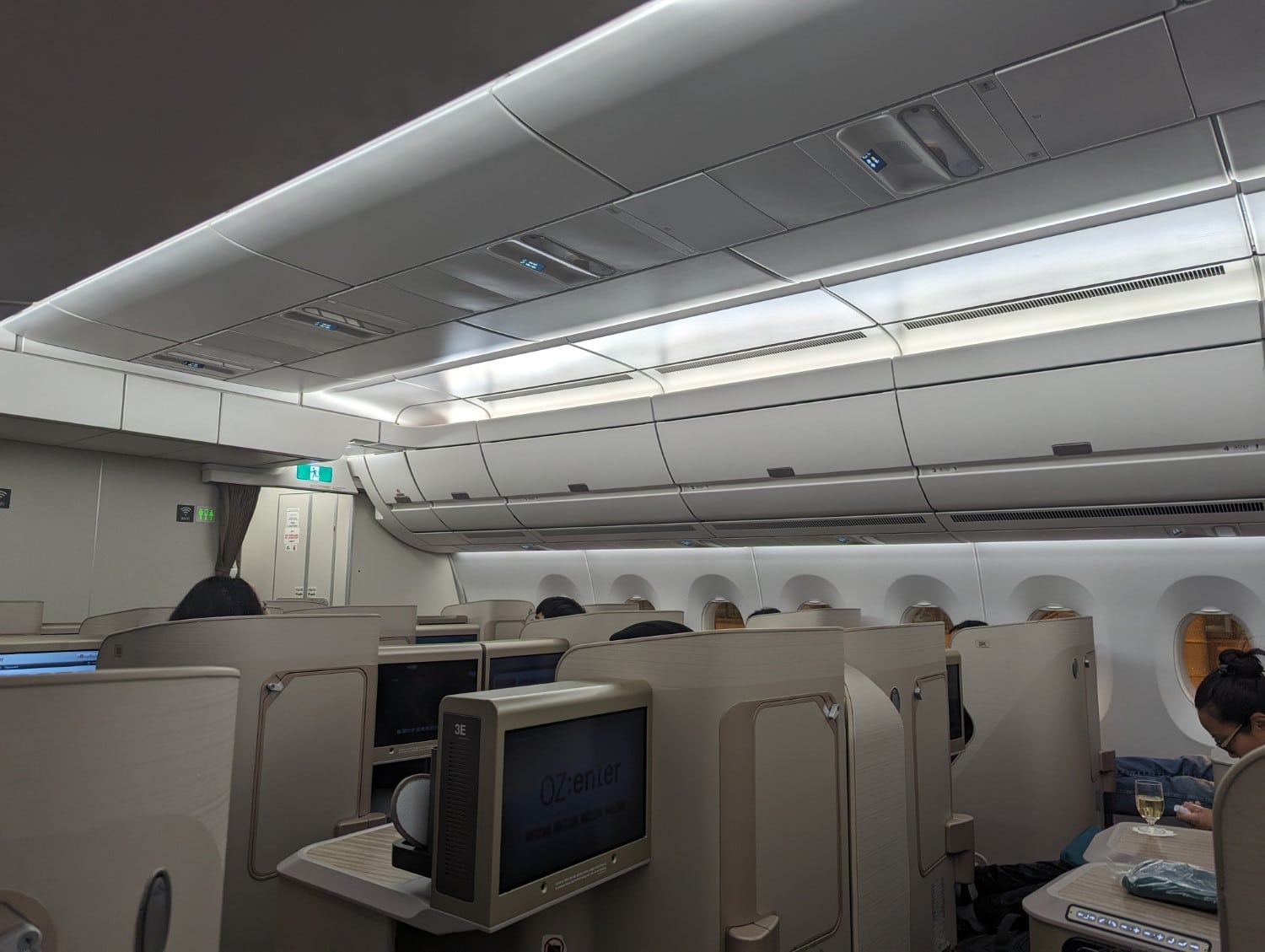 asiana airlines business class a350 overhead bins