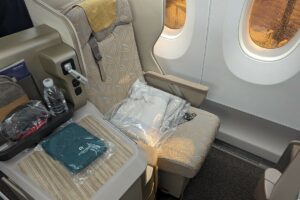 asiana airlines business class a350 review featured image