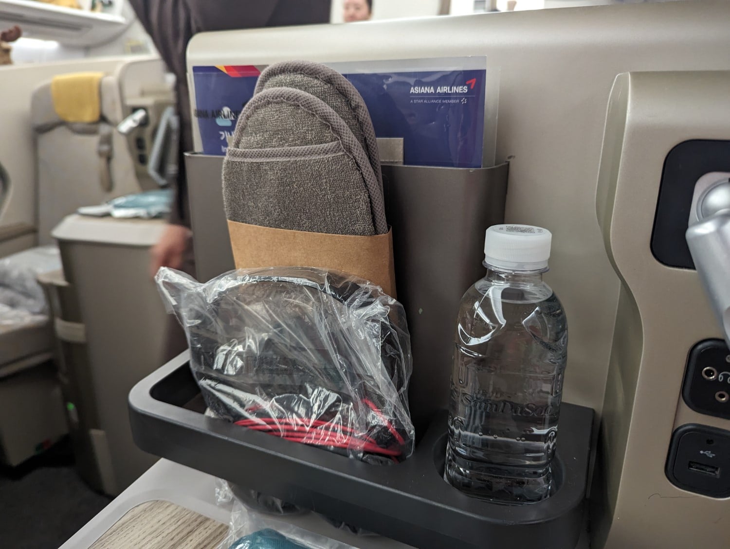 asiana airlines business class a350 slippers and headset