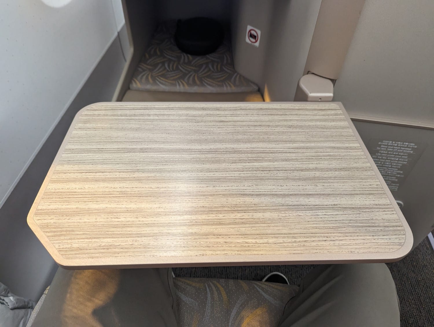 asiana airlines business class a350 tray table