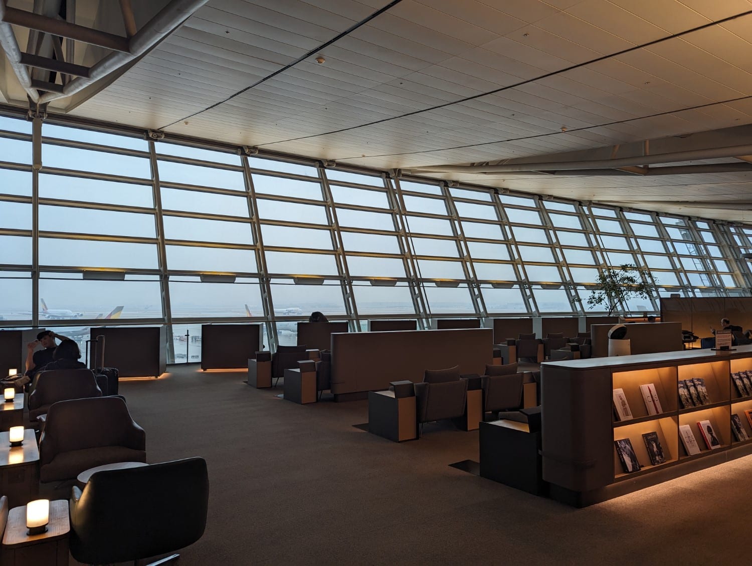 asiana airlines business lounge east icn seating with fog outdoors