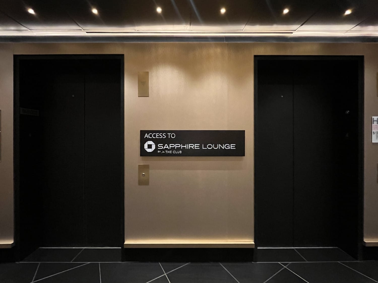 chase sapphire lounge laguardia airport elevators